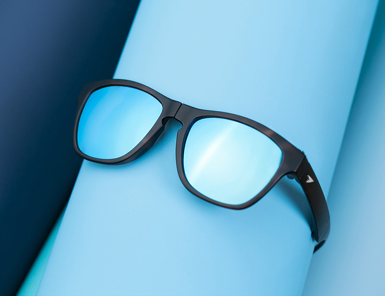 Automatically Unfolding Sunglasses Now Live on Kickstarter