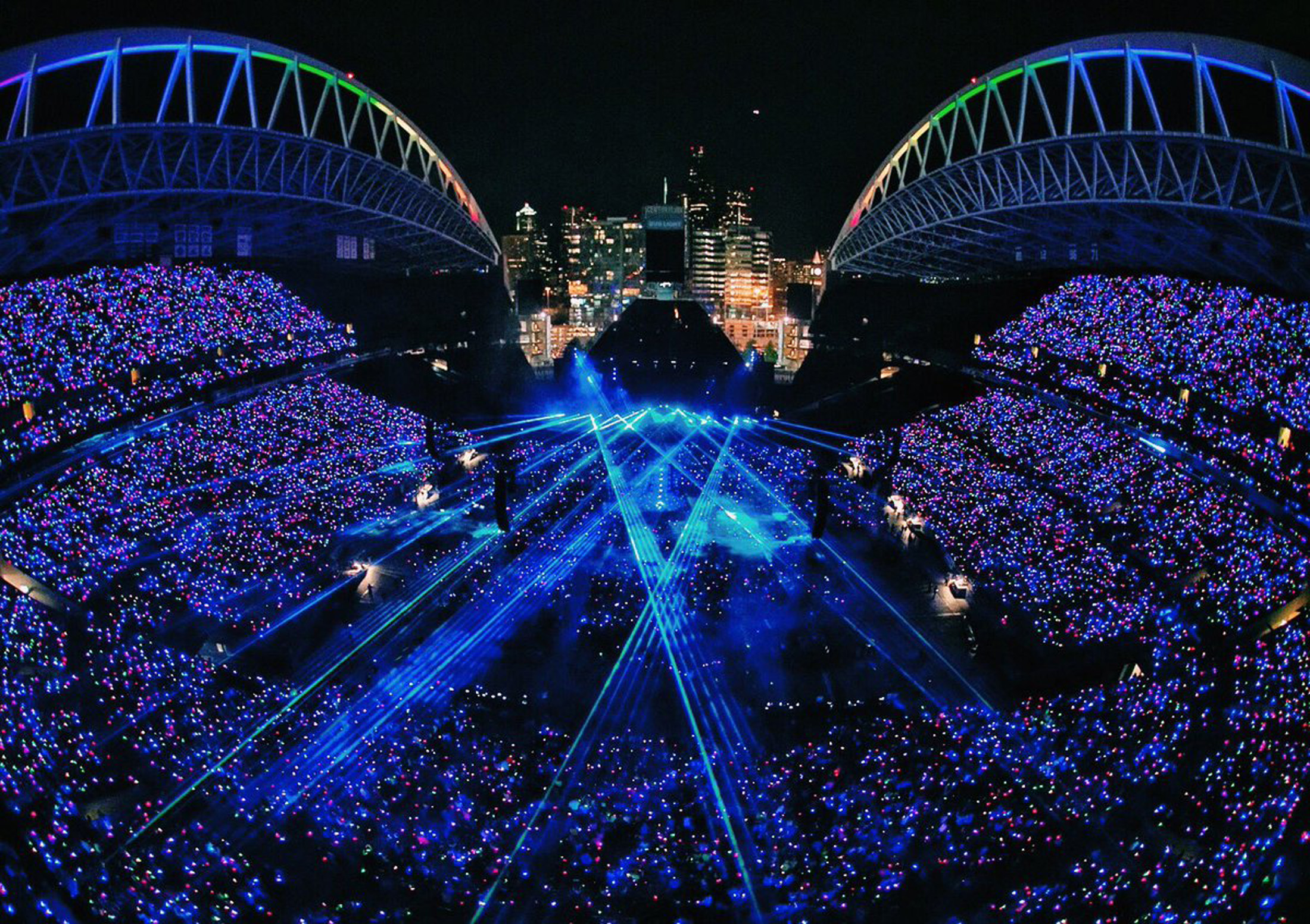 Coldplay Tour in Seattle Energizes Everyone With Xylobands Light Up